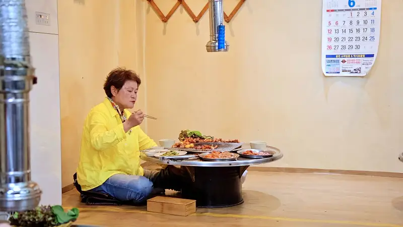 신계숙의 맛터싸이클 다이어리 61년 노포 숯불로 굽는 닭갈비 맛집 추천