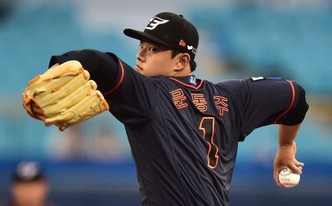 문동주-투구-모습