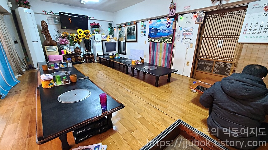 안산식당-내부-분위기-2