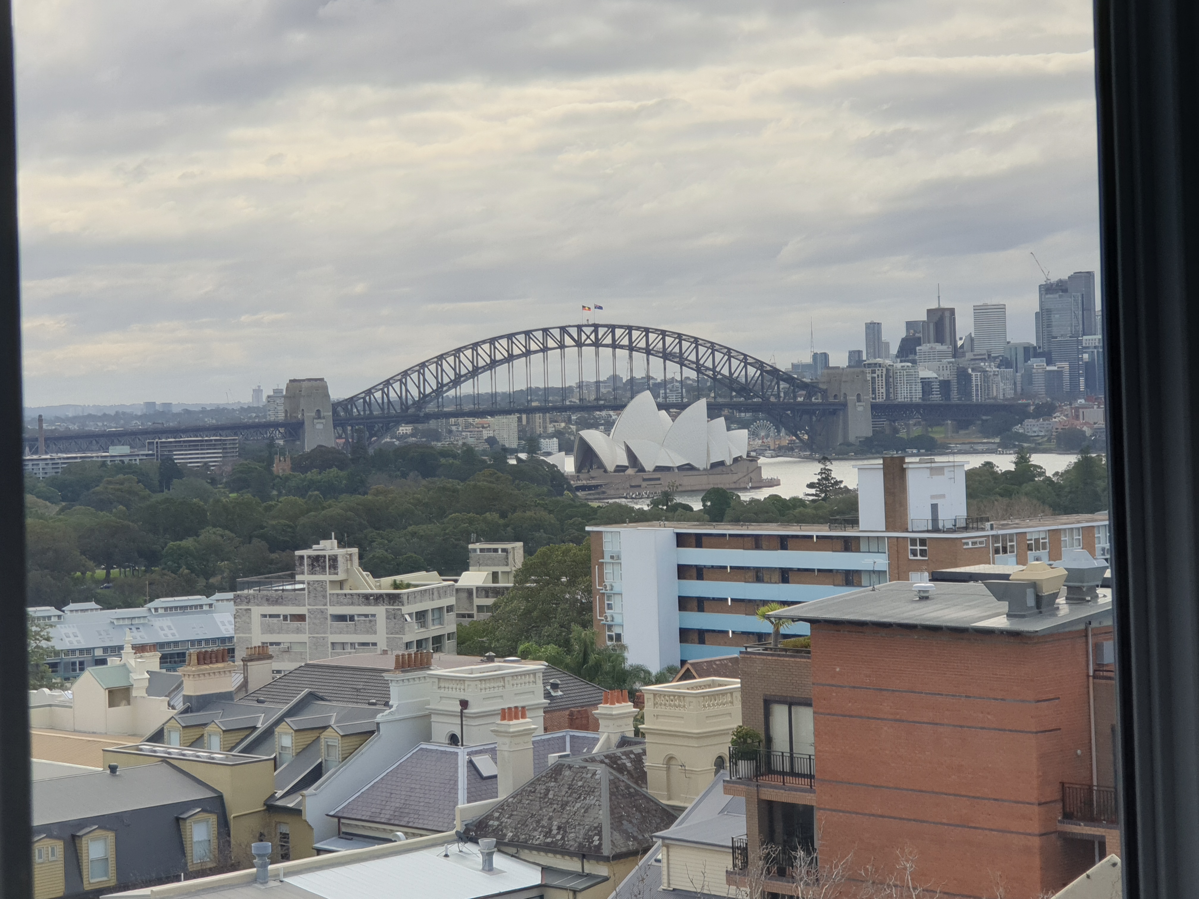 시드니 여행: Macleay Hotel(에어비앤비) vs ADGE Hotel, 오팔 카드_Macleay Hotel(에어비앤비) 창 밖 풍경