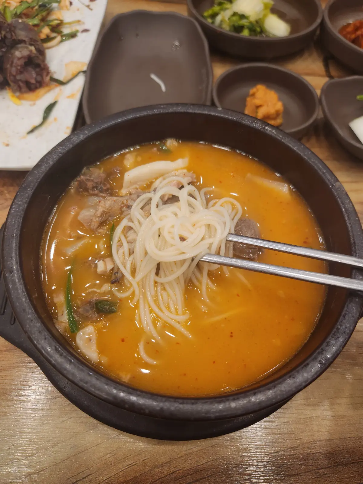 은평구-구파발-순대국-맛집-고향옥얼큰순대국-소면-사리-무료-제공