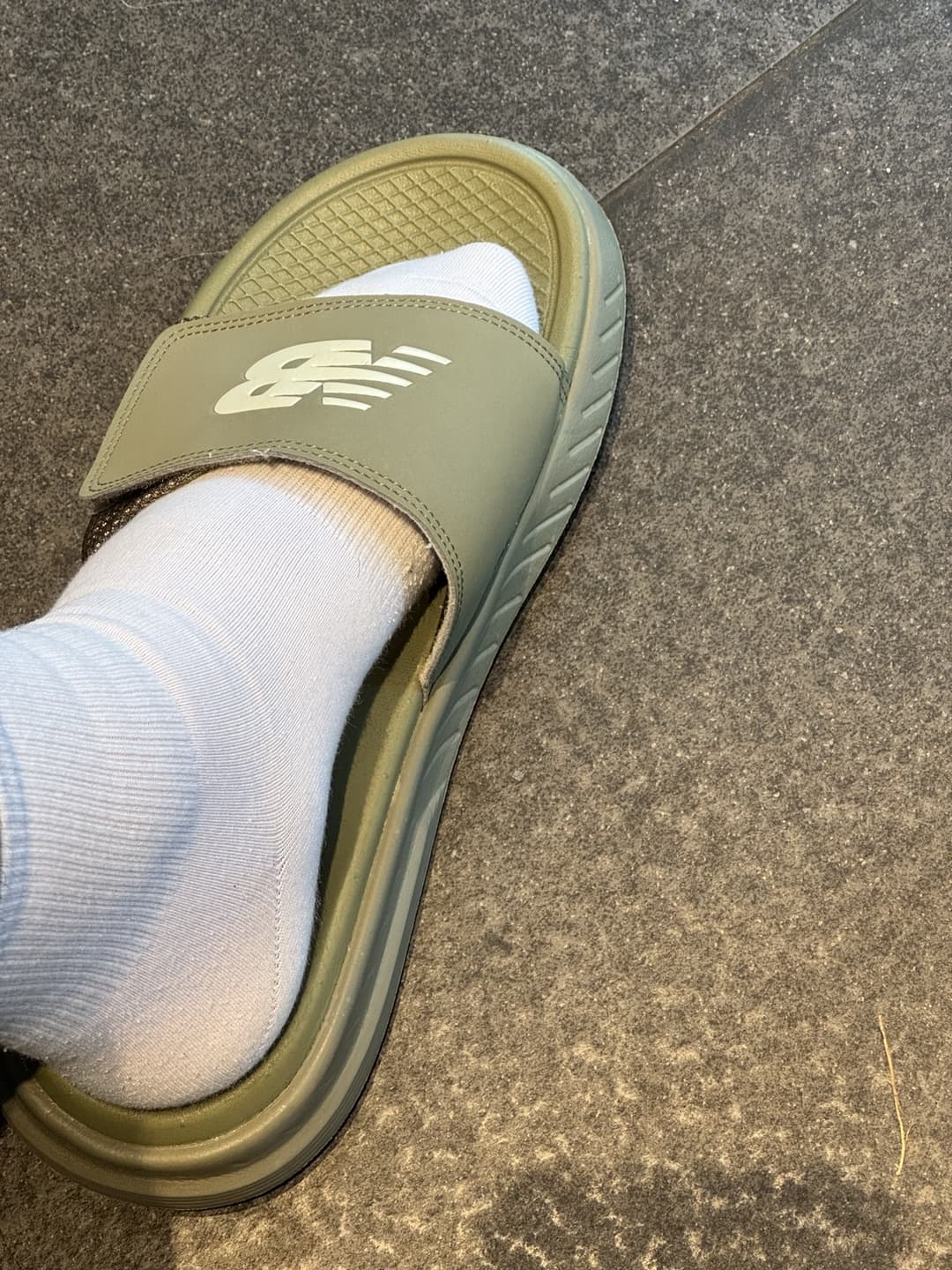 뉴발란스-쿠셔닝-슬라이드-SD1501KA3-실측-왼쪽측면