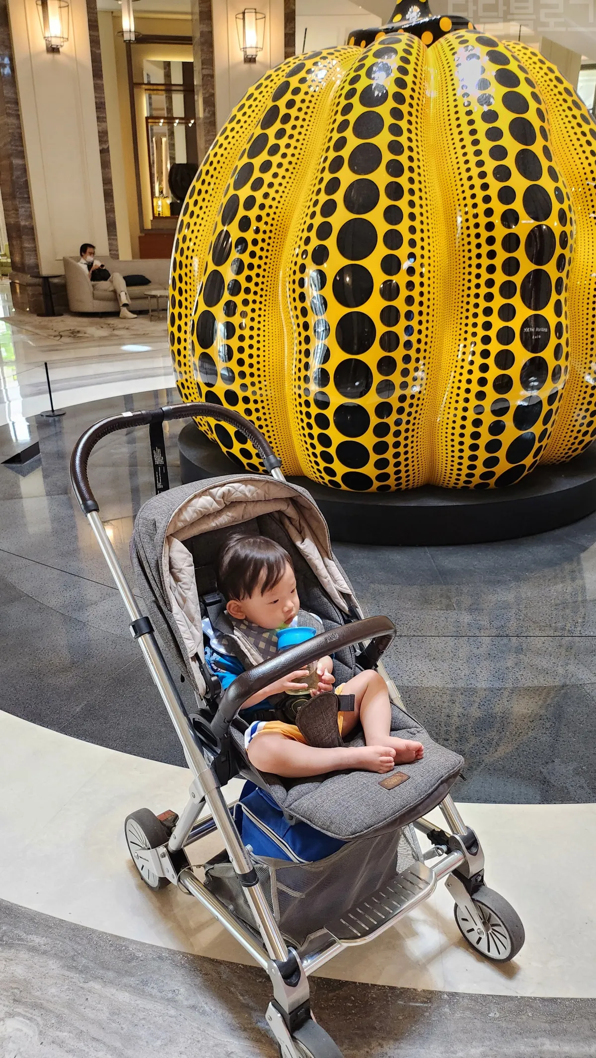 파라다이스시티-로비-호박-아이