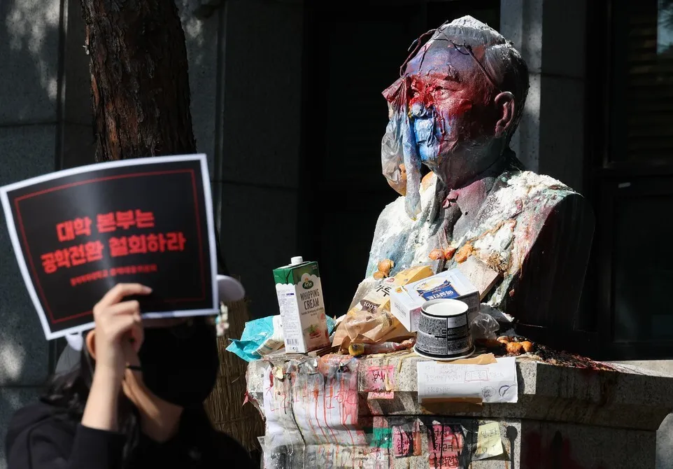 동덕여대 남녀 공학 전환 논란, 여대 정체성 위기인가?