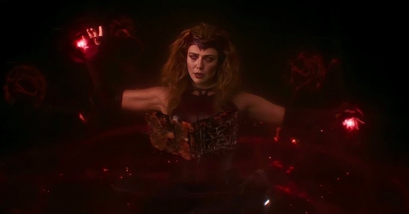 흑마법을 쓰는 완다의 모습