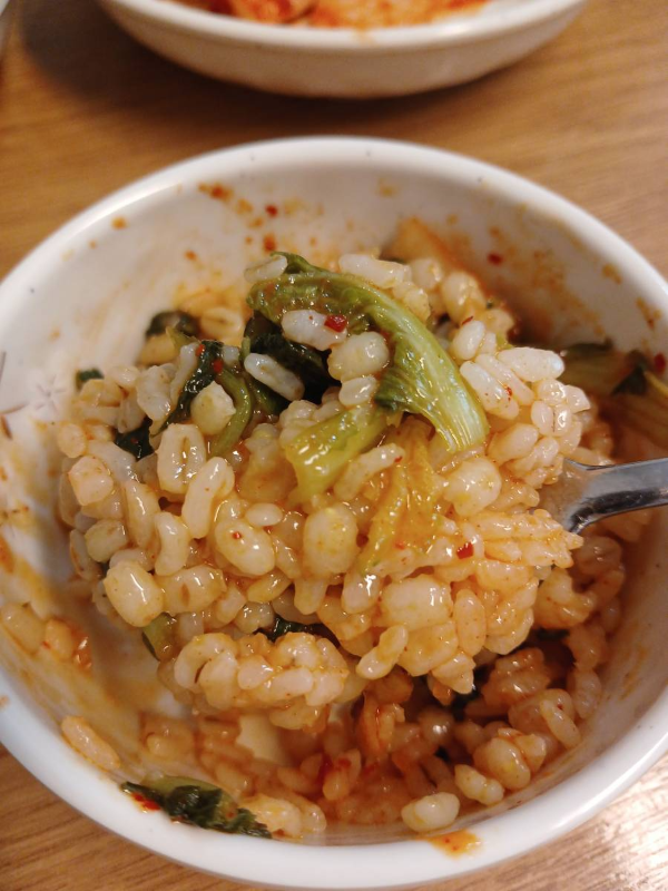 밀밭 보리비빔밥 한입