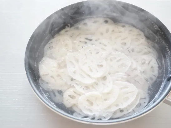 연근 데치기