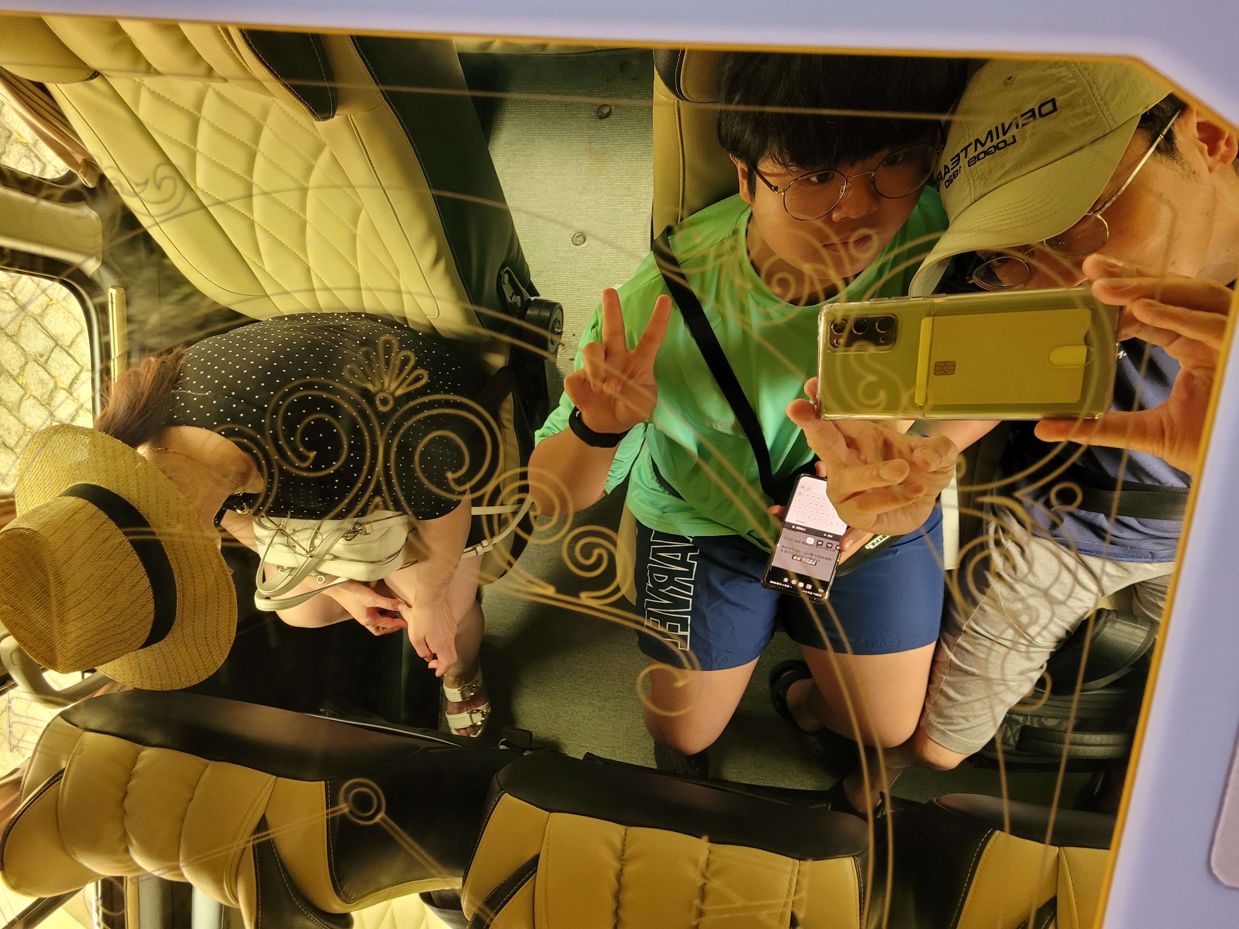 팡아만 가는길 픽업 차량 안