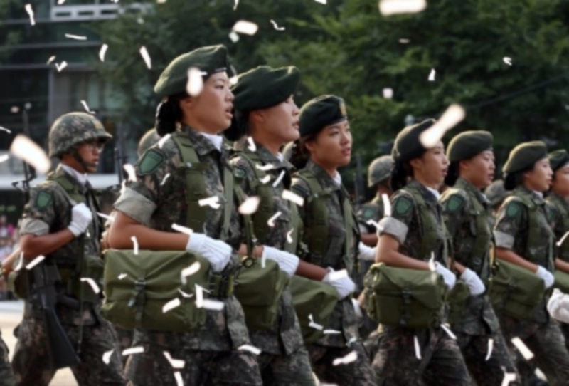 개혁신당, 여성 경찰 소방 공무원, 군복무 필수