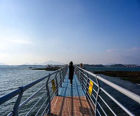 사천 무지개빛 해안도로