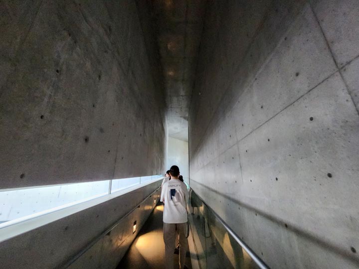 삼각코트를 둘러싼 경사로-1