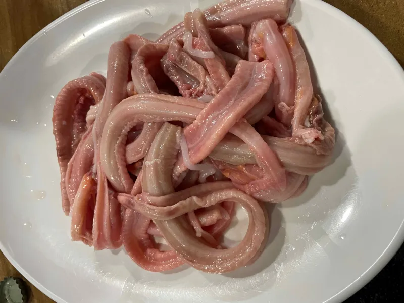 꼼장어가 접시 담긴 모습