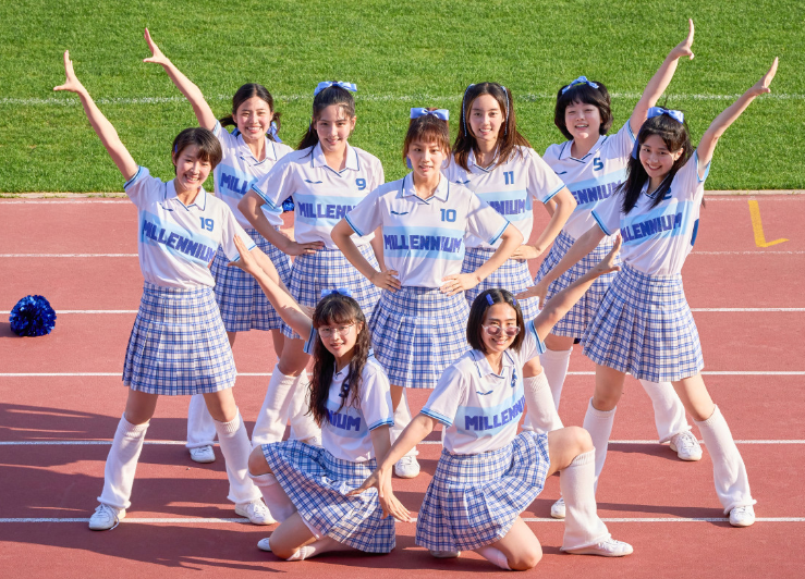 영화 빅토리 성공적인 응원무대를 마친 밀레니엄걸즈