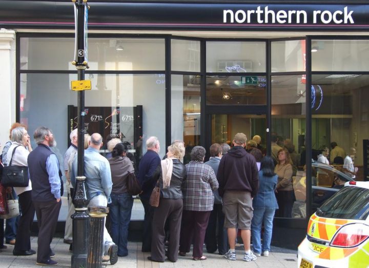 노던락에서-줄서있는-사람들-모습