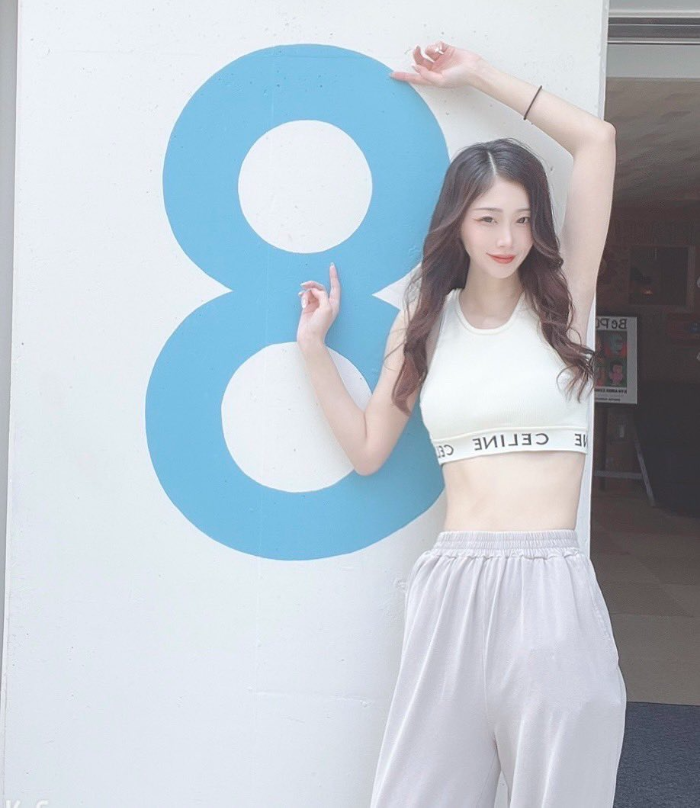 모델 포스를 풍기는 코마츠 안(An Komatsu)