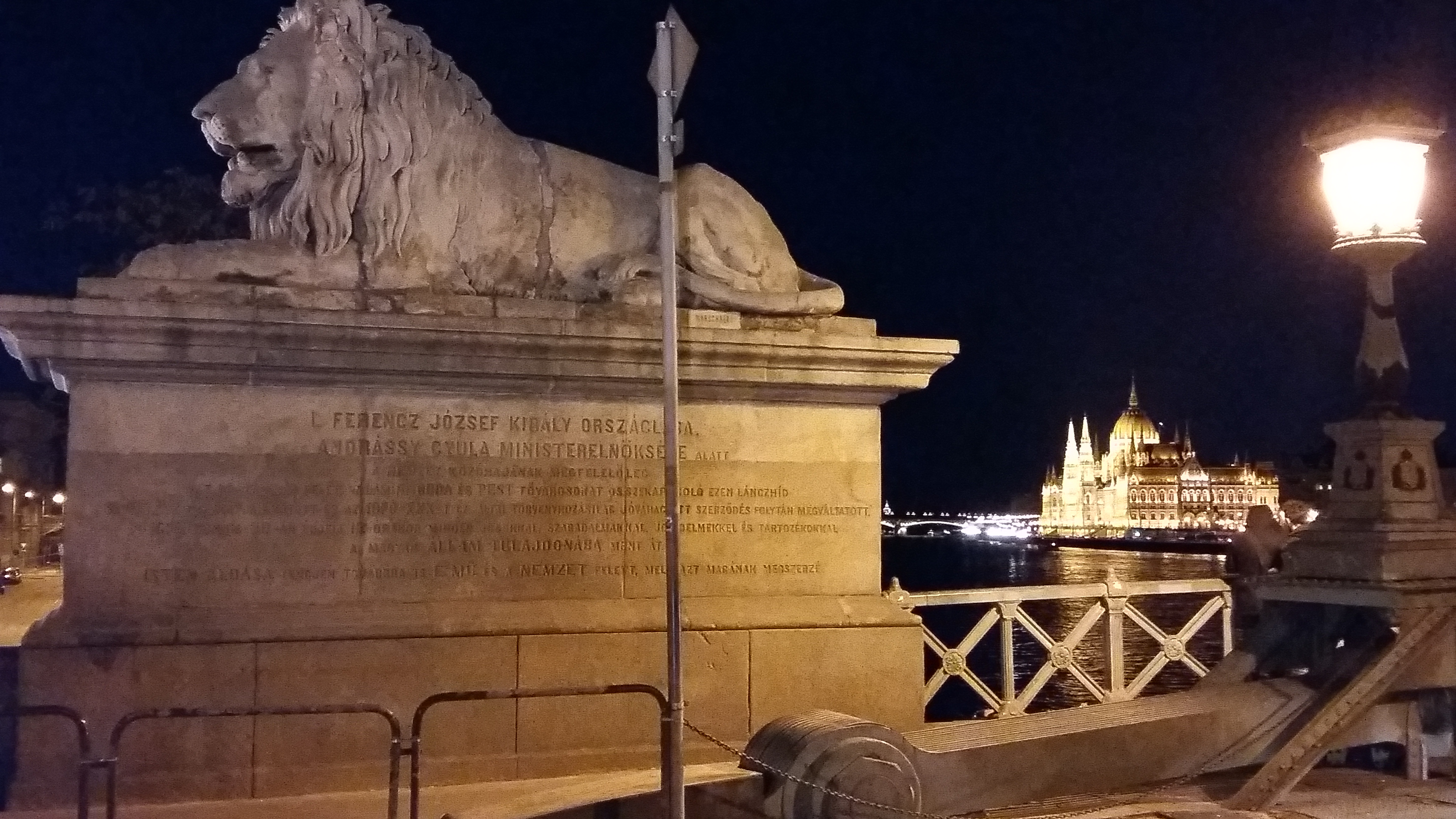 헝가리 부다페스트 세체니 다리와 국회의사당