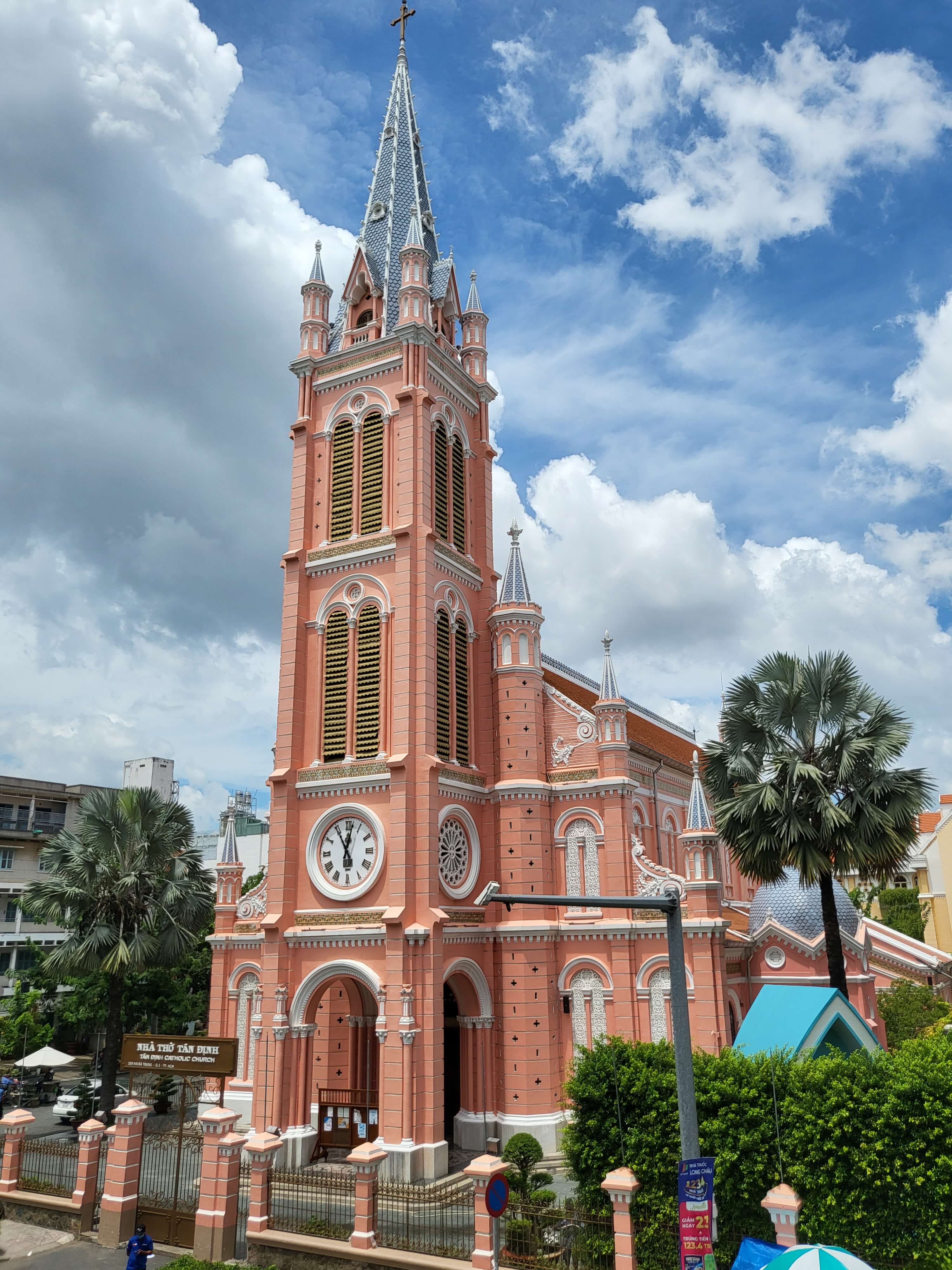 호치민 핑크성당