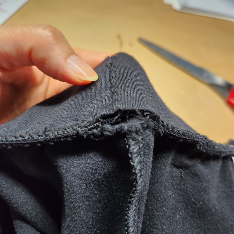 바지 가로 부분만 남은 상태의 모습