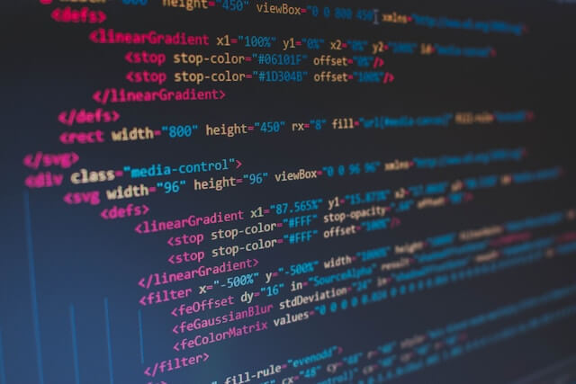 HTML 코드가 적혀있는 화면