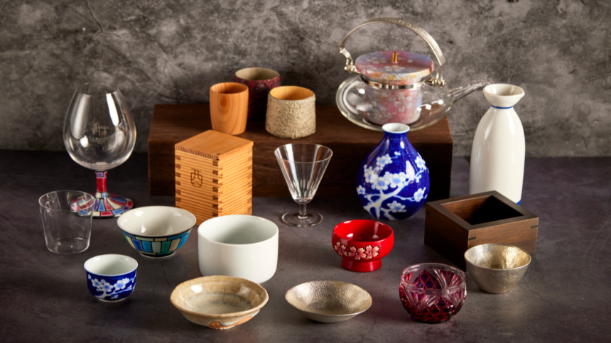 사케를 목욕물에 첨가하는 이미지 그려줘