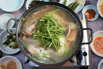 뜨거운 음식이 몸을 더 시원하게? 여름철 &lsquo;열로 다스리는 음식&rsquo;