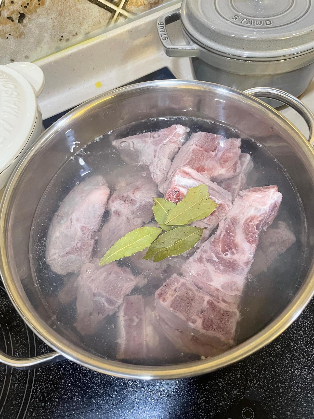 돼지 등뼈 감자탕