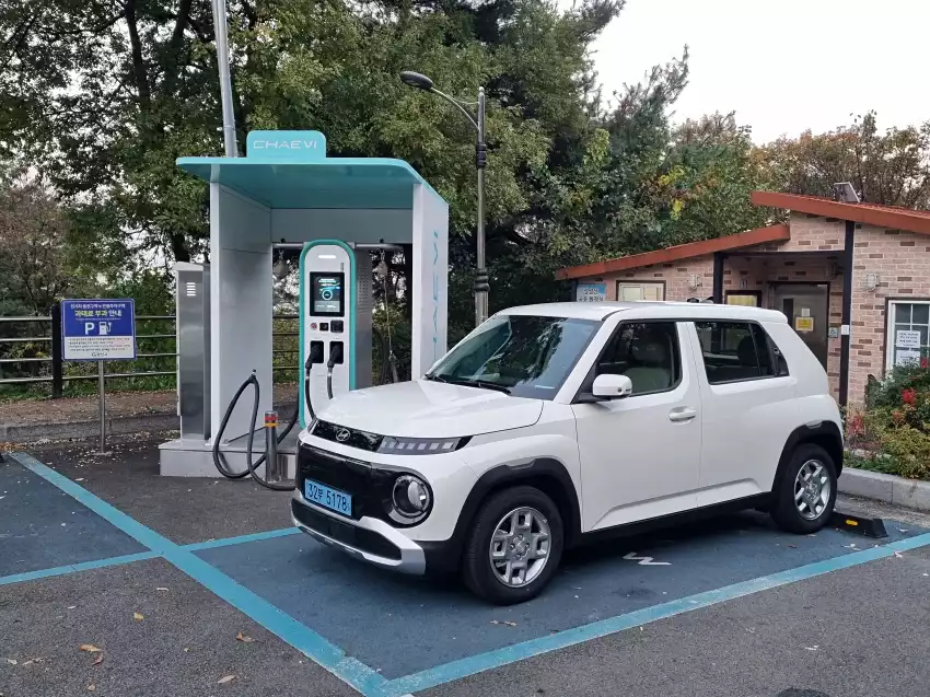 성암산 공원에 설치된 채비의 급속 전기차 충전소로 왔습니다.