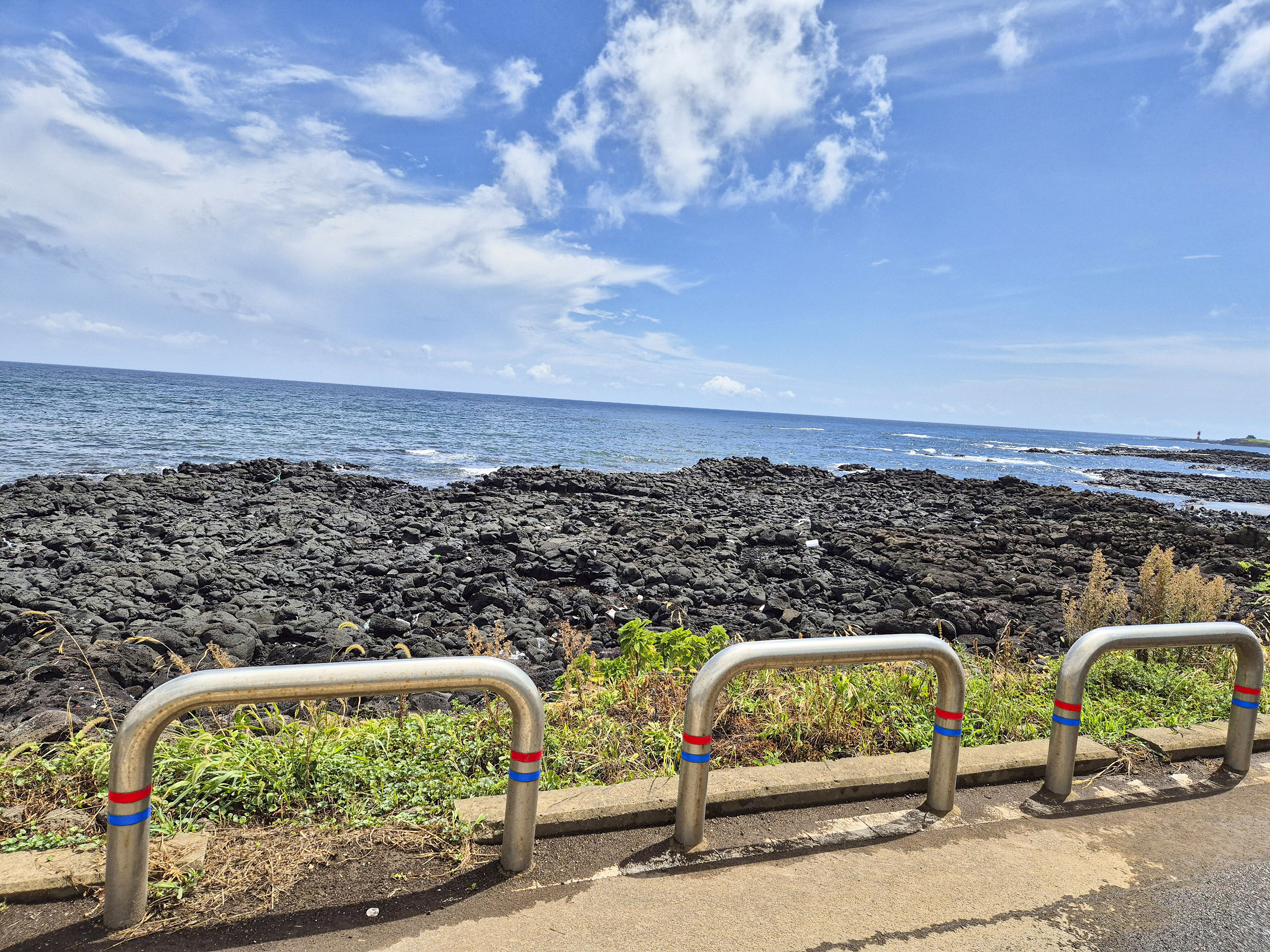 전기자전거 타고 달리는 풍경