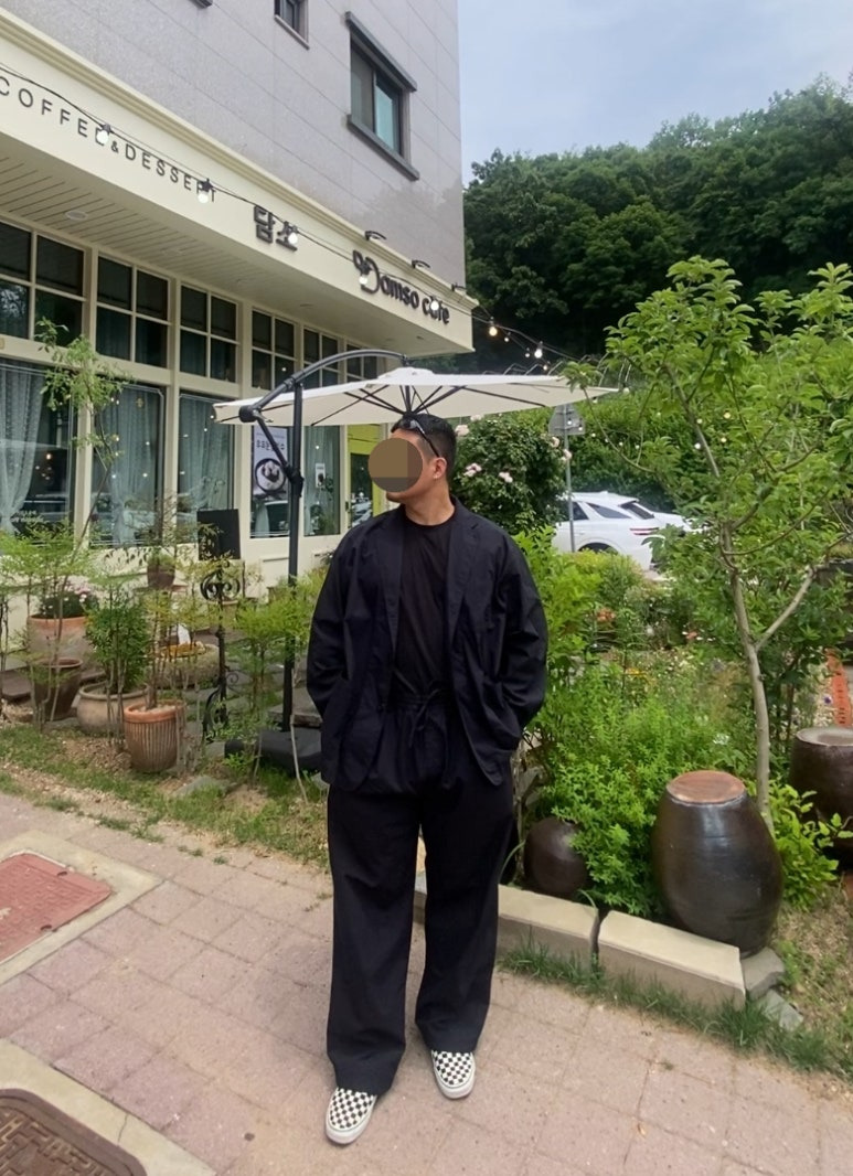 데일리룩('26. 6. 3.)오클리 선글라스 아이자켓 리덕스, 지유 X 엔지니어드 가먼츠 코드레인 재킷 팬츠 셋업, 쿨탠다드 티셔츠, 반스 체커보드 슬립온