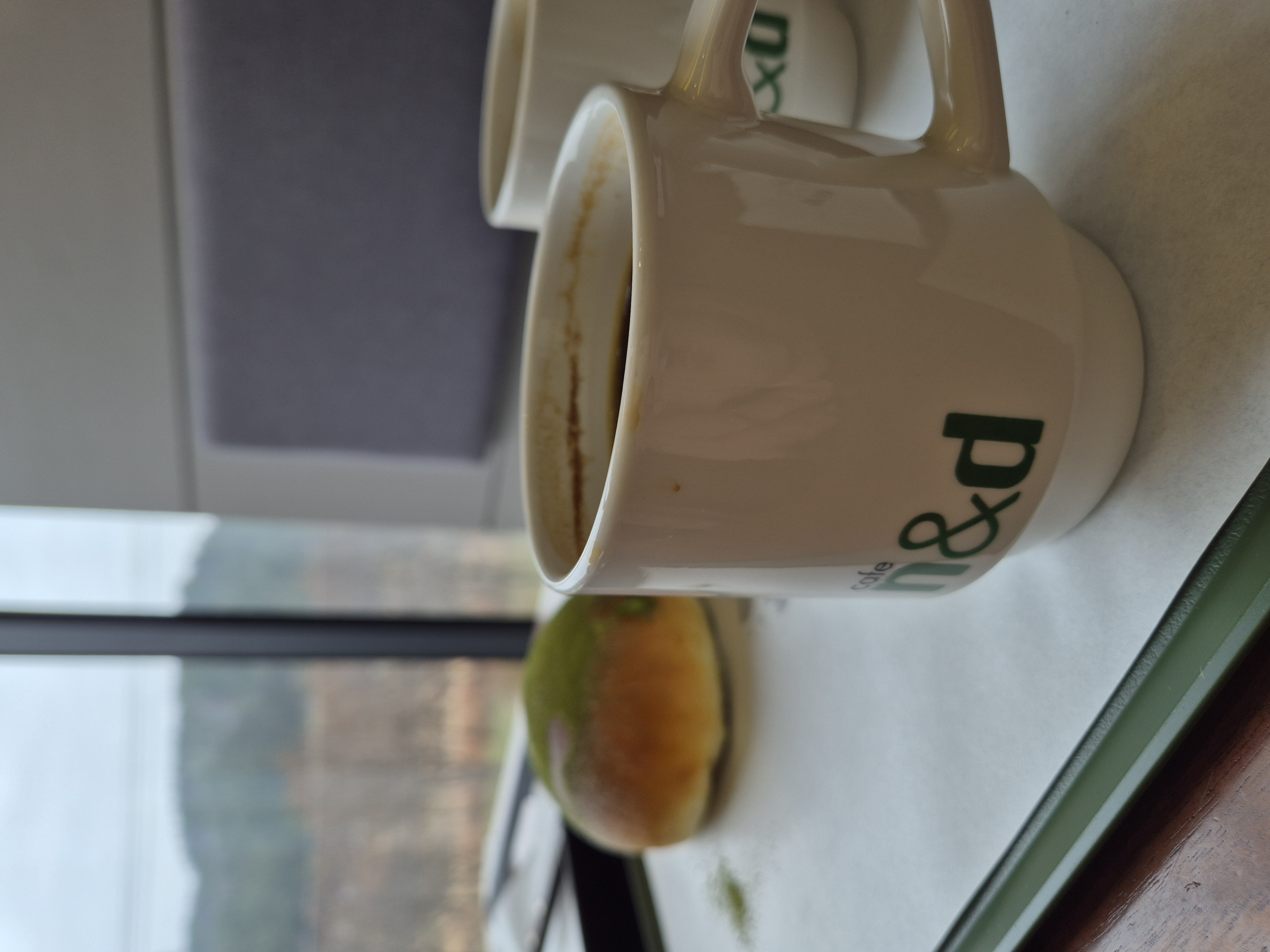 아메리카노 + 헤이즐넛시럽 살짝 달긴함;;