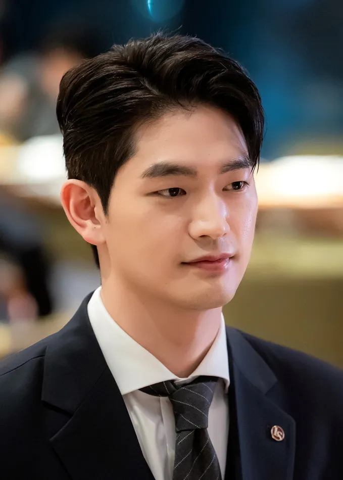 에스콰이어 포스터 한성찬