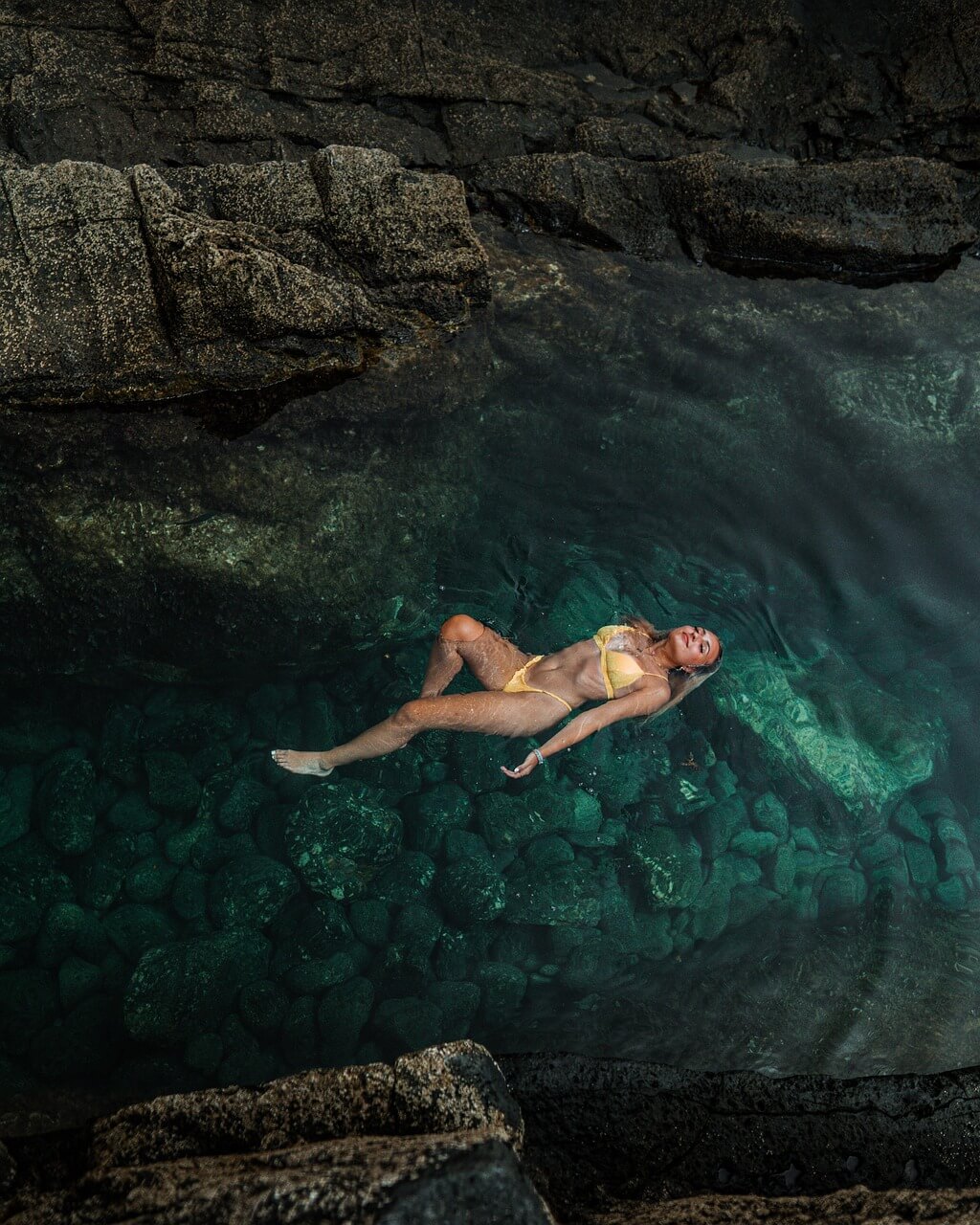 여름철 물놀이 시 콘택트렌즈 착용, 이렇게 주의하세요!