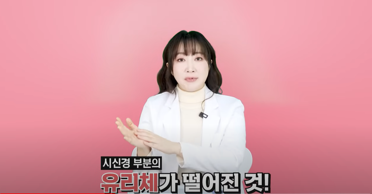 노화에 의해서 시신경부분의 유리체가 떨어진 것입니다.