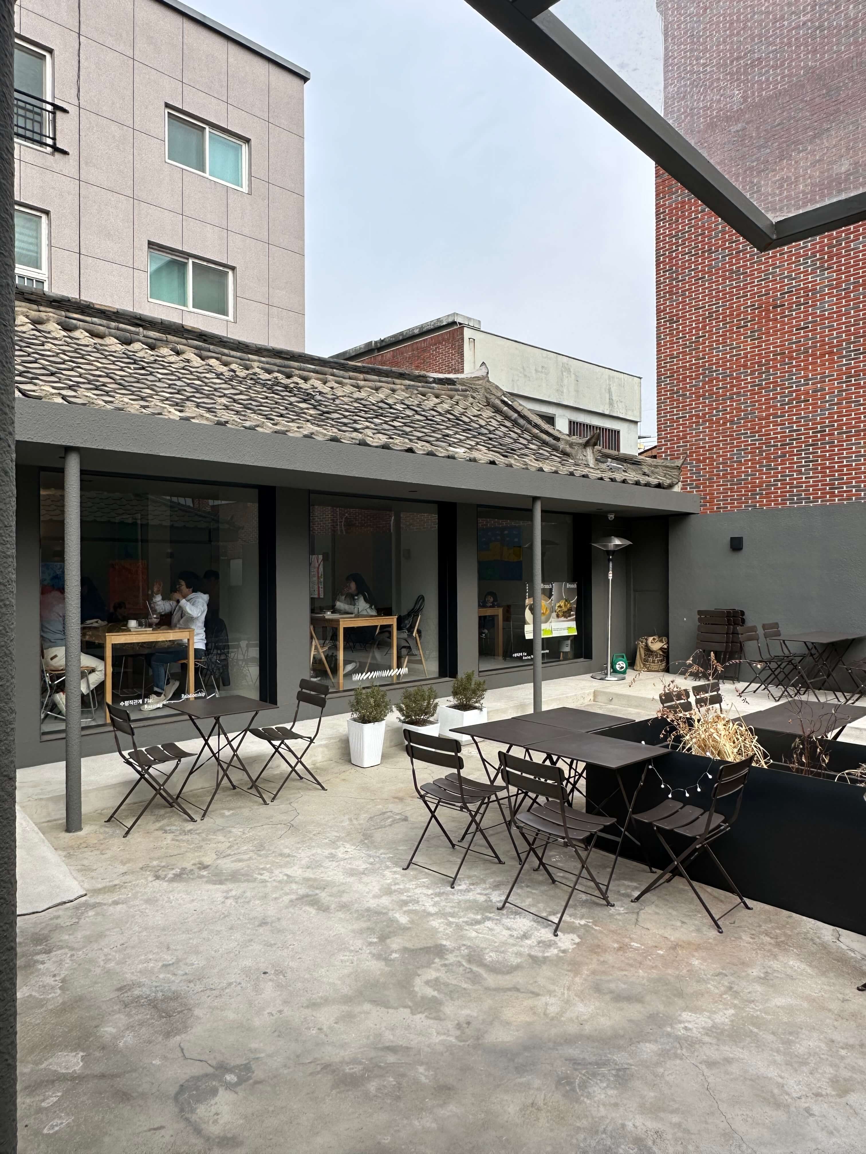 삼덕동 수평적관계 경대병원역 인근 대형카페