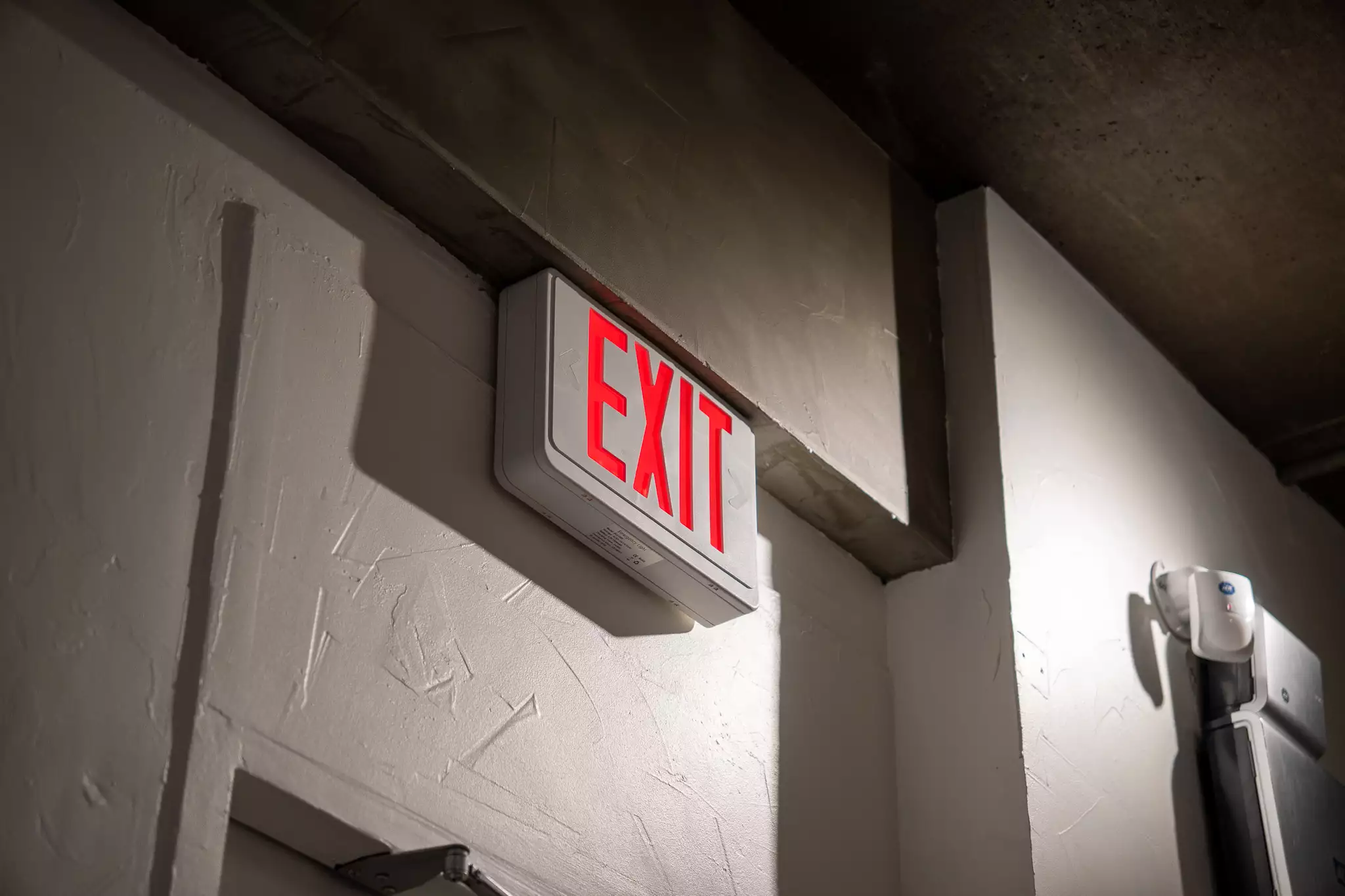 아르코커피로스터스-화장실-출입구