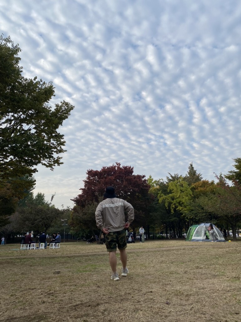 데일리룩(오뭘입)스투시 벙거지 버킷햇, 나이키 코르테즈 바람막이 윈드브레이커자켓, 로스코카모 반바지, 리복 로얄브릿지, 남자데일리룩, 남자데일리코디, 남자데일리패션, ootd