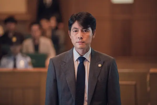두 번째 증인 양순호 변호사가 법정에 서있는 모습