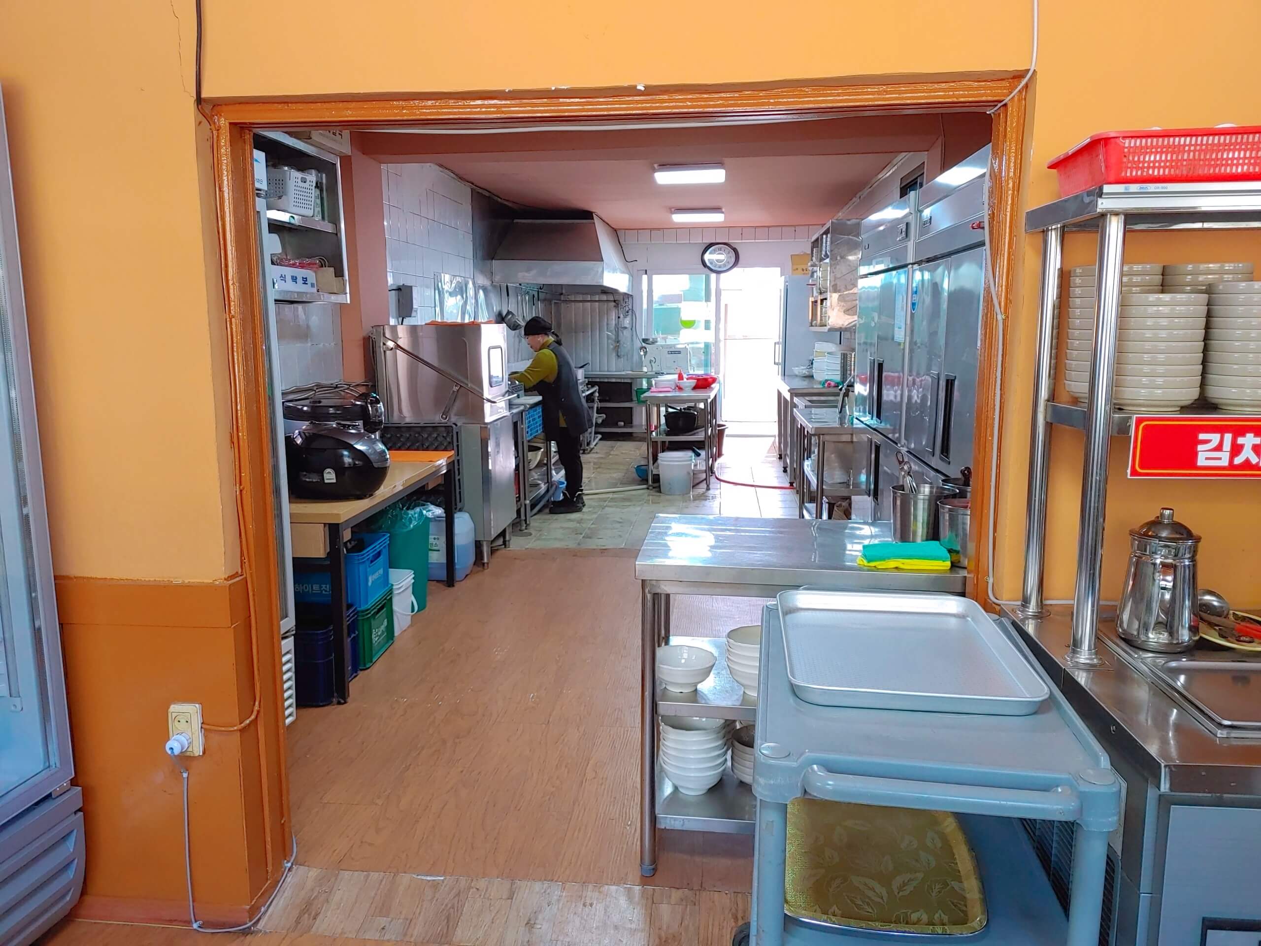 시골_여행_칼국수_실내