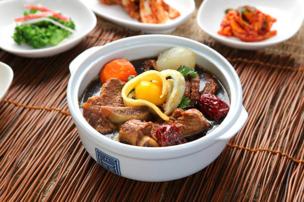 갈비찜 &amp; 시라(Syrah) 와인 페어링｜은은한 단맛 위로 번지는 스파이스의 깊이