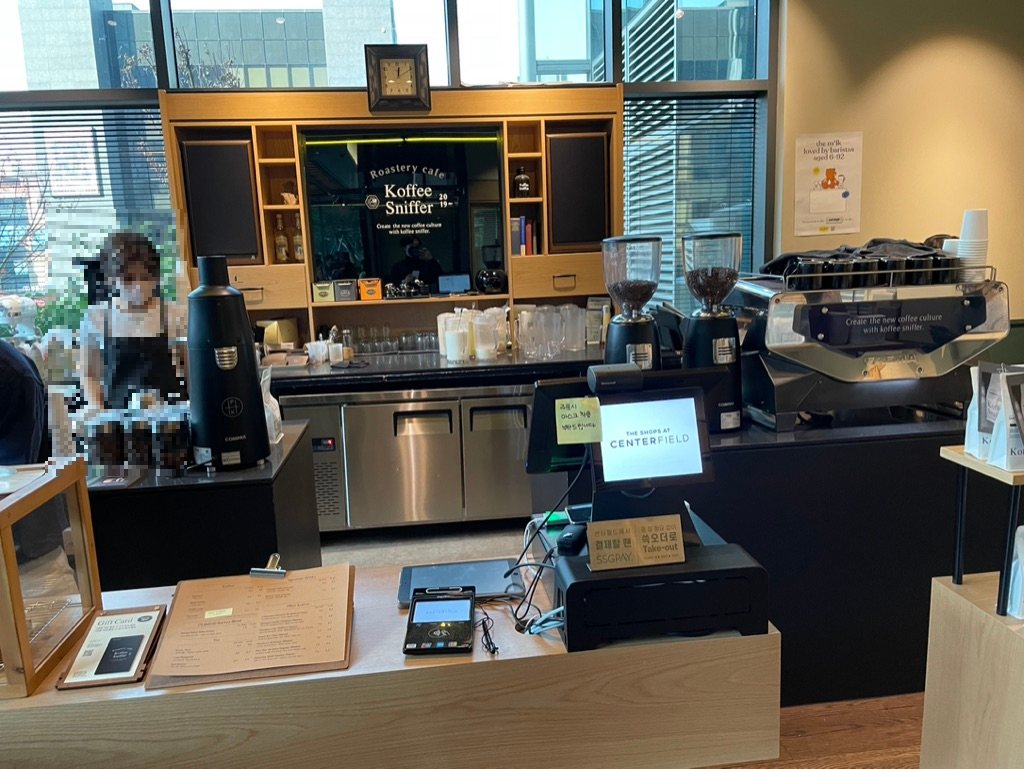 커피스니퍼 계산대 및 부엌