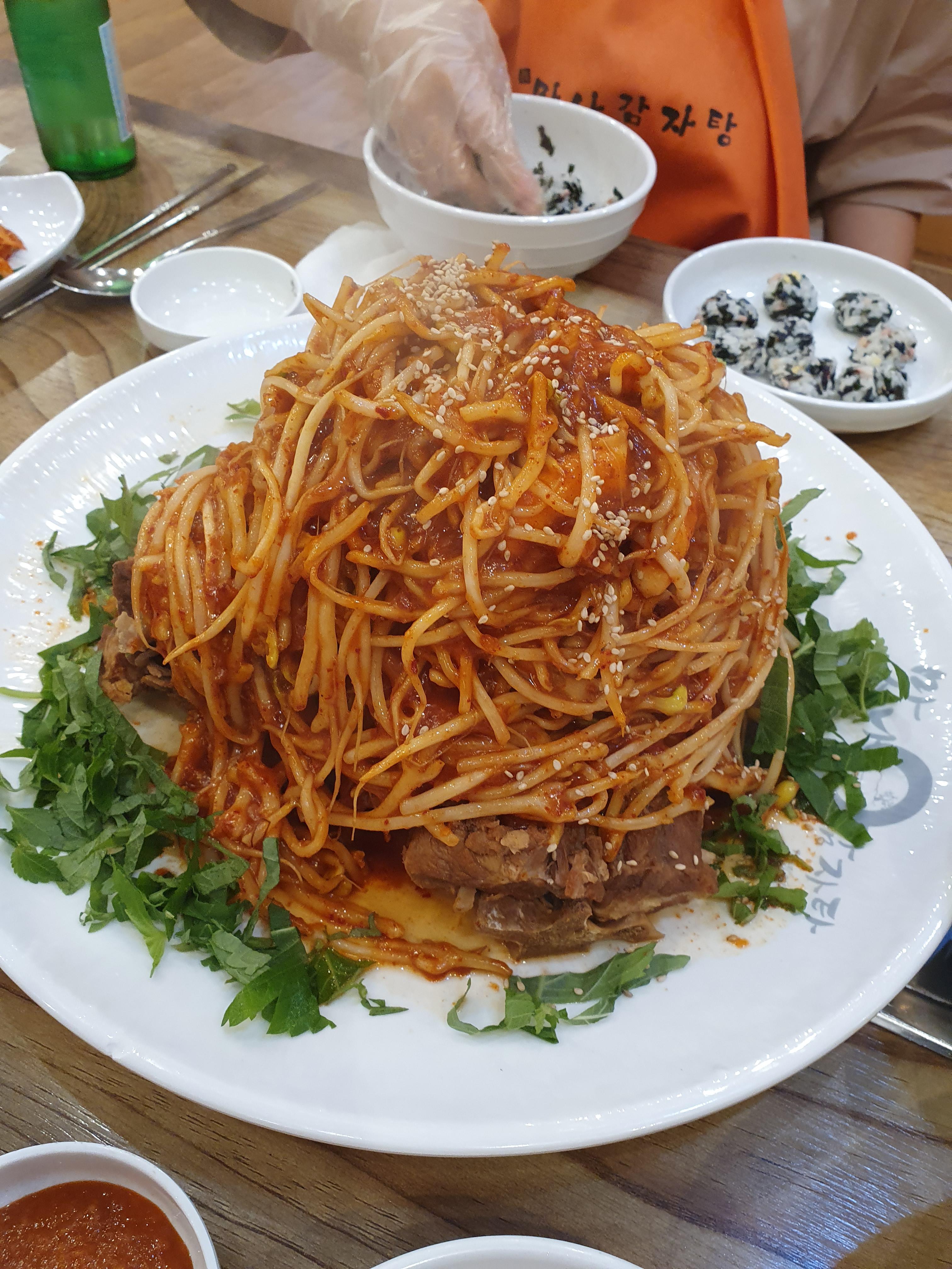 맛나감자탕 뼈찜 대사이즈 먹고 싶다.
