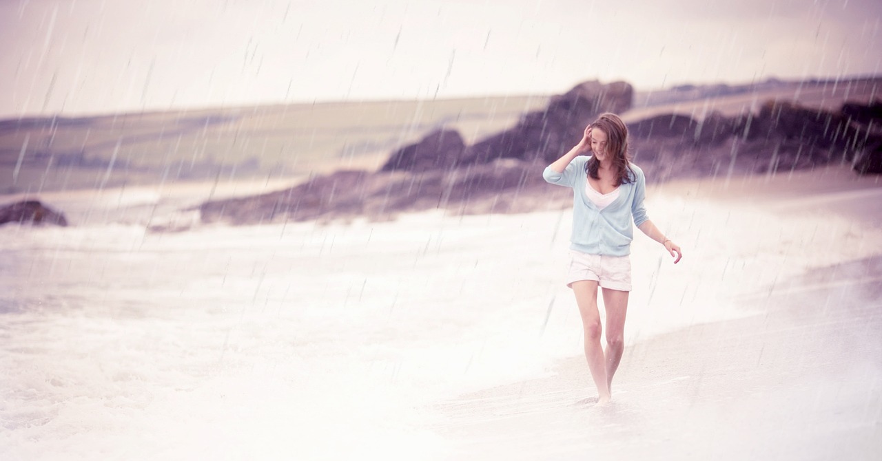 walking in the rain 관련 사진