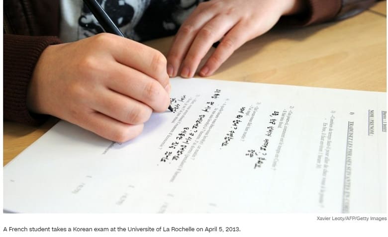 [한국의 세계화] 한국어, 중국어 제치고 세계 7번째로 많이 배우는 언어에 올라 South Korea brought K-pop and K-dramas to the world. The Korean language could be next