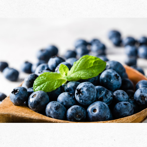 투명한 그릇에 담긴 신선한 블루베리 한 줌