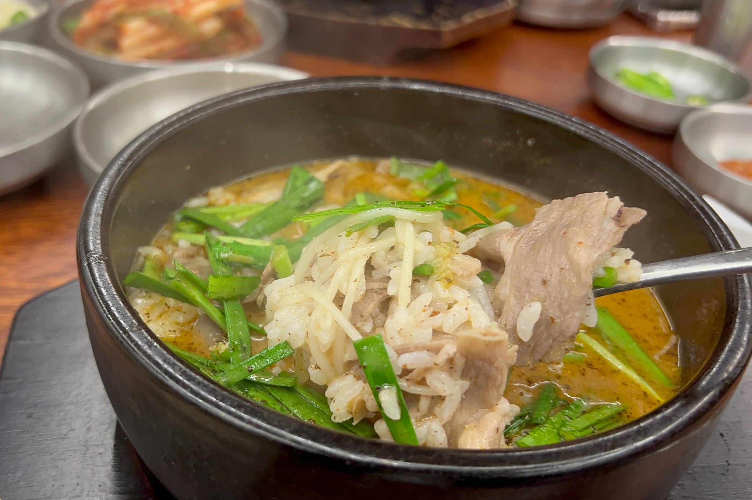 서울 교대역 3번 4번 7번 출구 맛집 담미온 돼지국밥