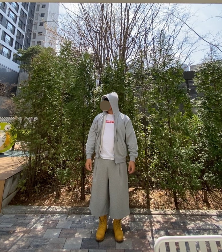 데일리룩('26. 4. 4.)마뗑킴 MatinKim 비니, 토피 스웻 집업 후드티, 토피 벌룬핏 와이드 팬츠, 시부야 빈티지 티셔츠, 나이키 롱삭스양말, 팀버랜드 6인치 워커 부츠