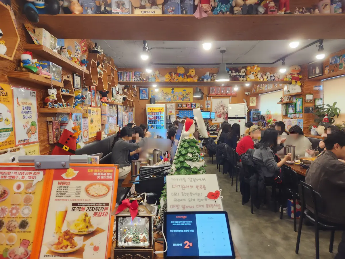 또떡-붕붕허니비점-또보겠지떡볶이-웨이팅-입력-실내-매장-인테리어