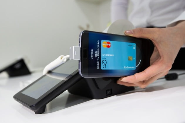 ▲ 애플페이 교통카드 지원 및 사용법: 아이폰 유저를 위한 완벽 가이드 (사진 : 한국경제)