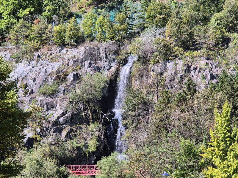 Nakgangmulgil Park waterfall panorama, 낙강물길공원 폭포 전경