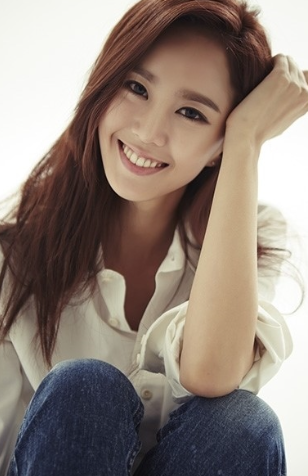 지소연 배우 프로필 사진 &ndash; 슈퍼모델 출신 배우 지소연의 공식 이미지